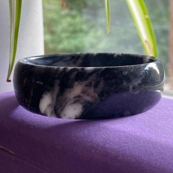 💛 Vintage Black Jade Bangle - Picture 2 of 4
